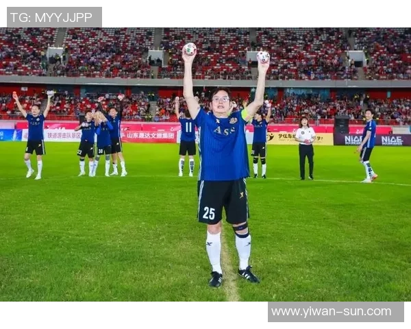 足球明星个性招牌拍照瞬间展现魅力与风采的精彩瞬间 足球明星个性招牌拍照瞬间展现魅力与风采的精彩瞬间