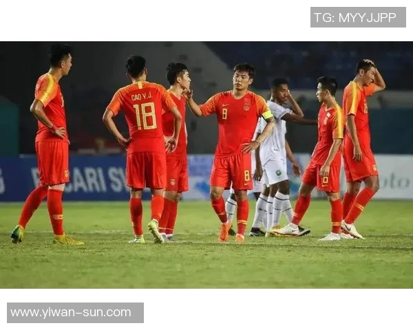 足球明星假装被人打引发热议网友热评其表演功力与职业道德