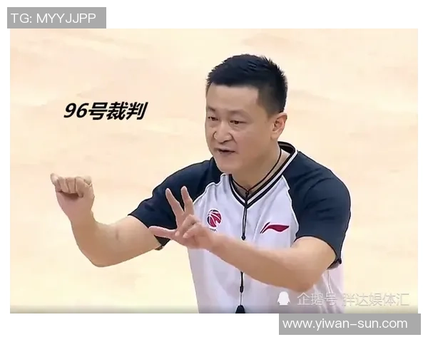 重庆篮球队技术争议引发热议球迷与专家各执己见探讨战术与裁判判罚
